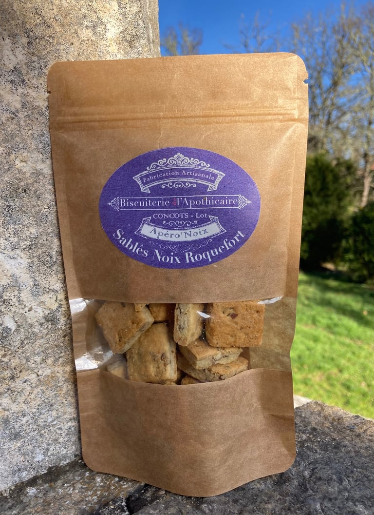 Paquet de biscuits artisanaux, sablés noix roquefort de la biscuiterie de l'Apothicaire