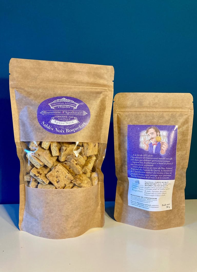 Paquets de biscuits artisanaux, sablés noix roquefort de la biscuiterie de l'Apothicaire