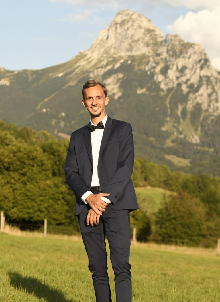 Photo de Cyprien PEDAT avec la Dent d'Oche en fond