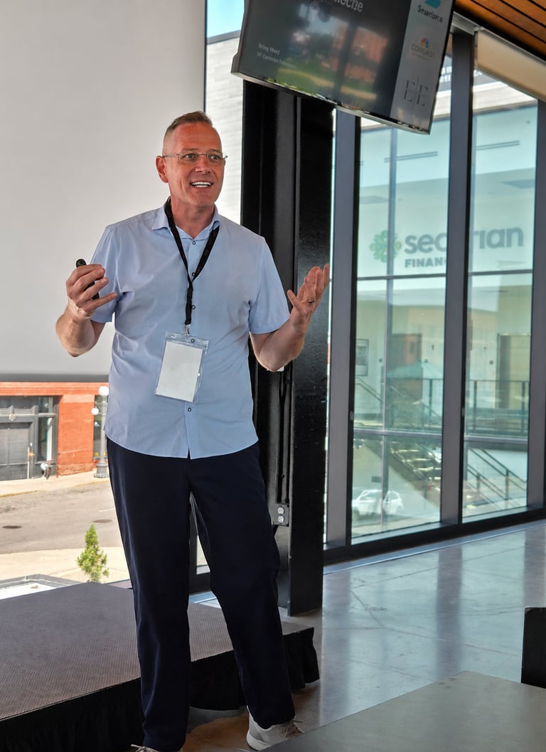 Doug Ward presenting at a conference