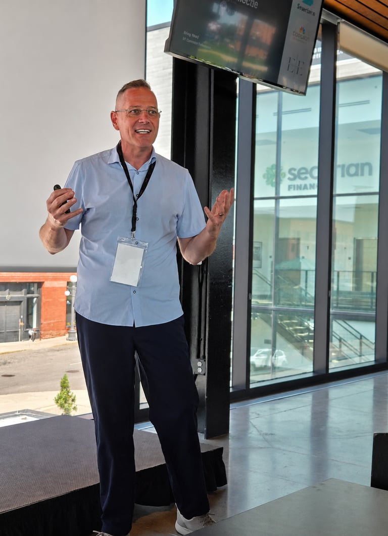 Doug Ward presenting at a conference