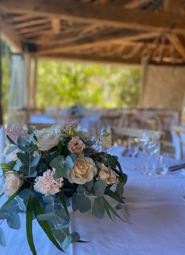 centre de table fleuri mariage pastel
