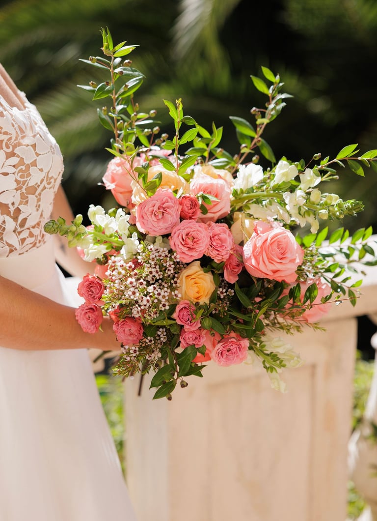 bouquet de fleurs fraiches rose et orange champêtre