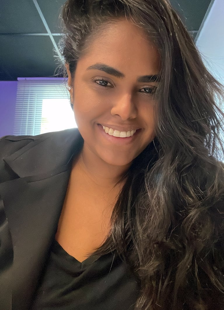 Thalita Rodrigues, estrategista em Marketing Digital, ministra o treinamento para redes. sociais.