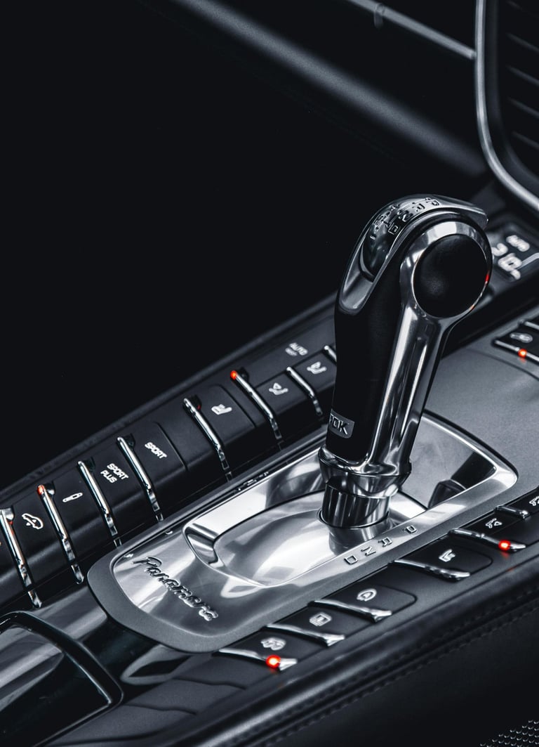 Sélecteur de vitesse automobile illustrant le fonctionnement des boîtes automatiques et robotisées