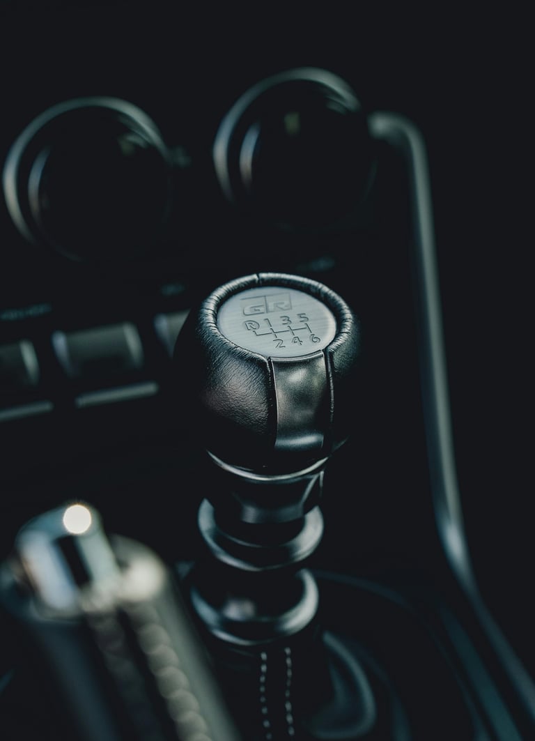 Levier de boîte de vitesses manuelle illustrant le fonctionnement des transmissions automobiles