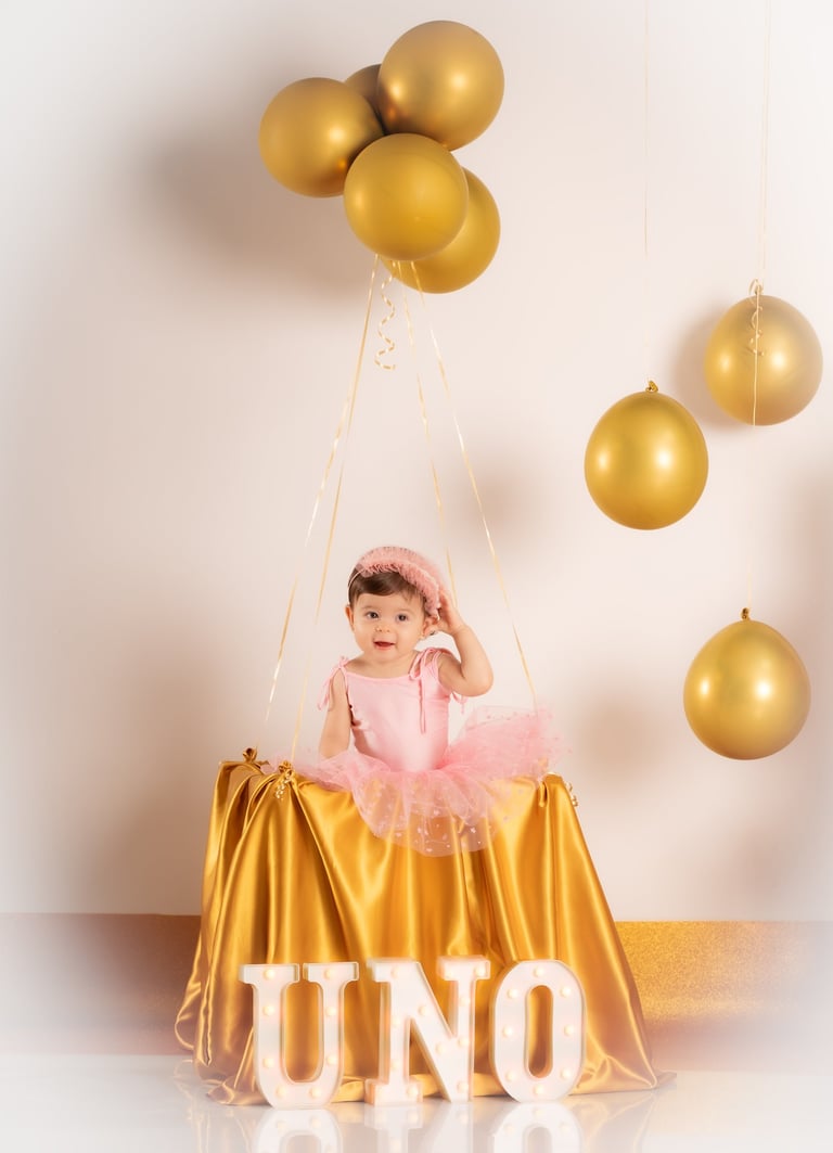 a baby girl in a pink tutututututututututu