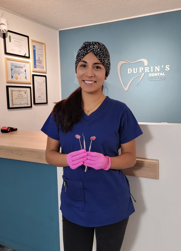 Especialista en diseño de sonrisa Duprins Lima - Carillas dentales, blanqueamiento dental y estética
