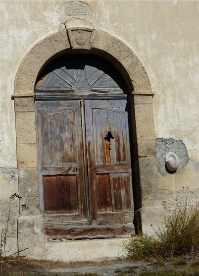 Porte de la chapelle Saint-Sauveur de Névache (05)