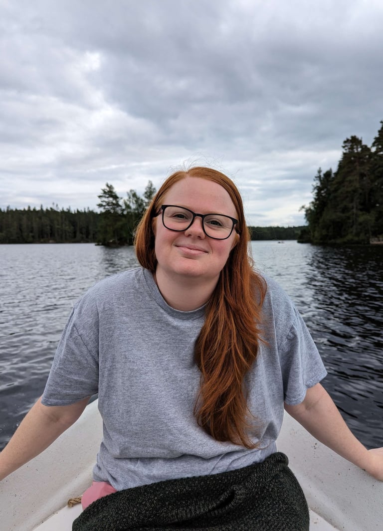 Portrait of Elin, romance and romantasy developmental editor and story coach.