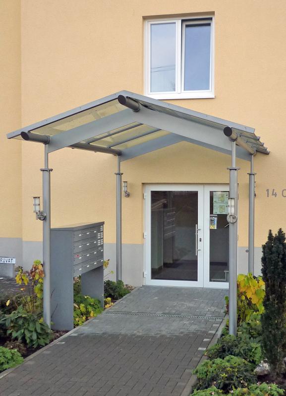 Vordach im öffentlichen Gebäudesektor