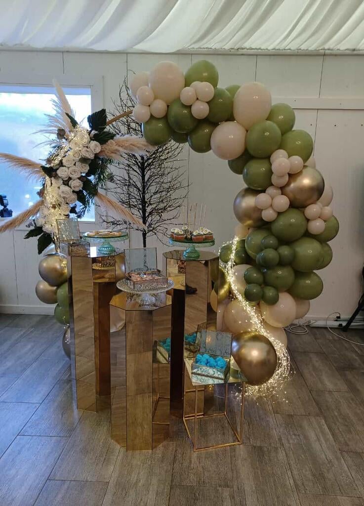 mezzo arco di palloncini