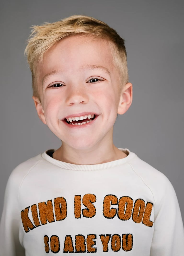 portret jongetje die lacht