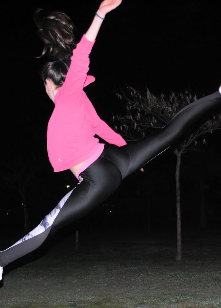 Victoria Miranda haciendo gimnasia