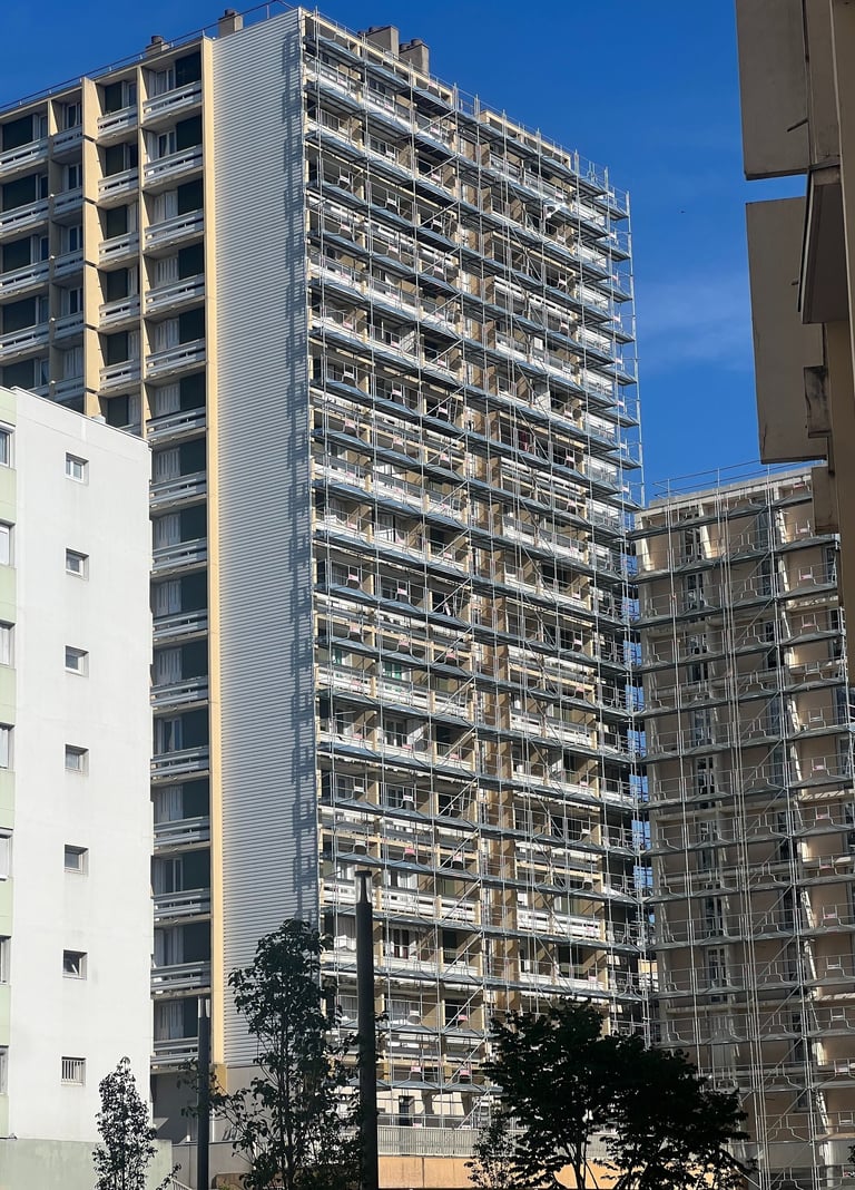 échafaudage de la Grand Rue Jean Moulin à Alés - Cévennes - Gard