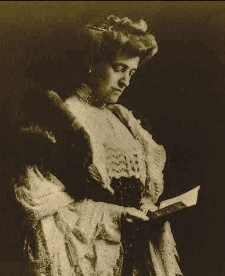 Retrato de la escritora Edith Wharton, autora de clásicos en español por Libros MJP.