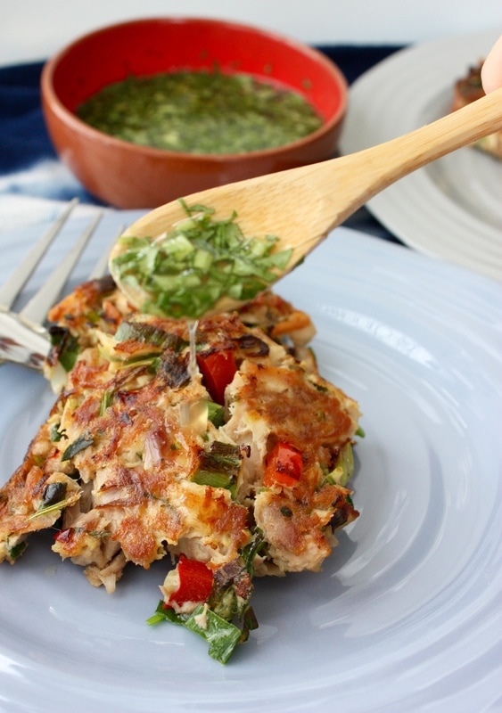 Thai tuna ckaes with dipping sauce