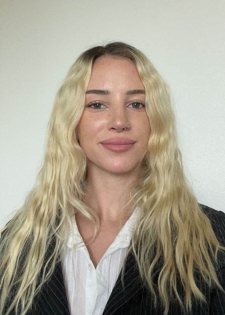 Sarah Golter, founder of SVY TRVL, a female entrepreneur focused on women's travel empowerment