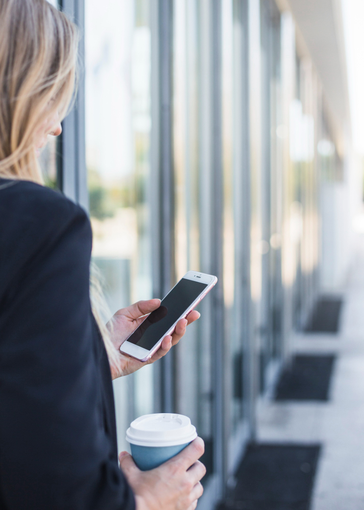 Business-Woman-reading-e-zine