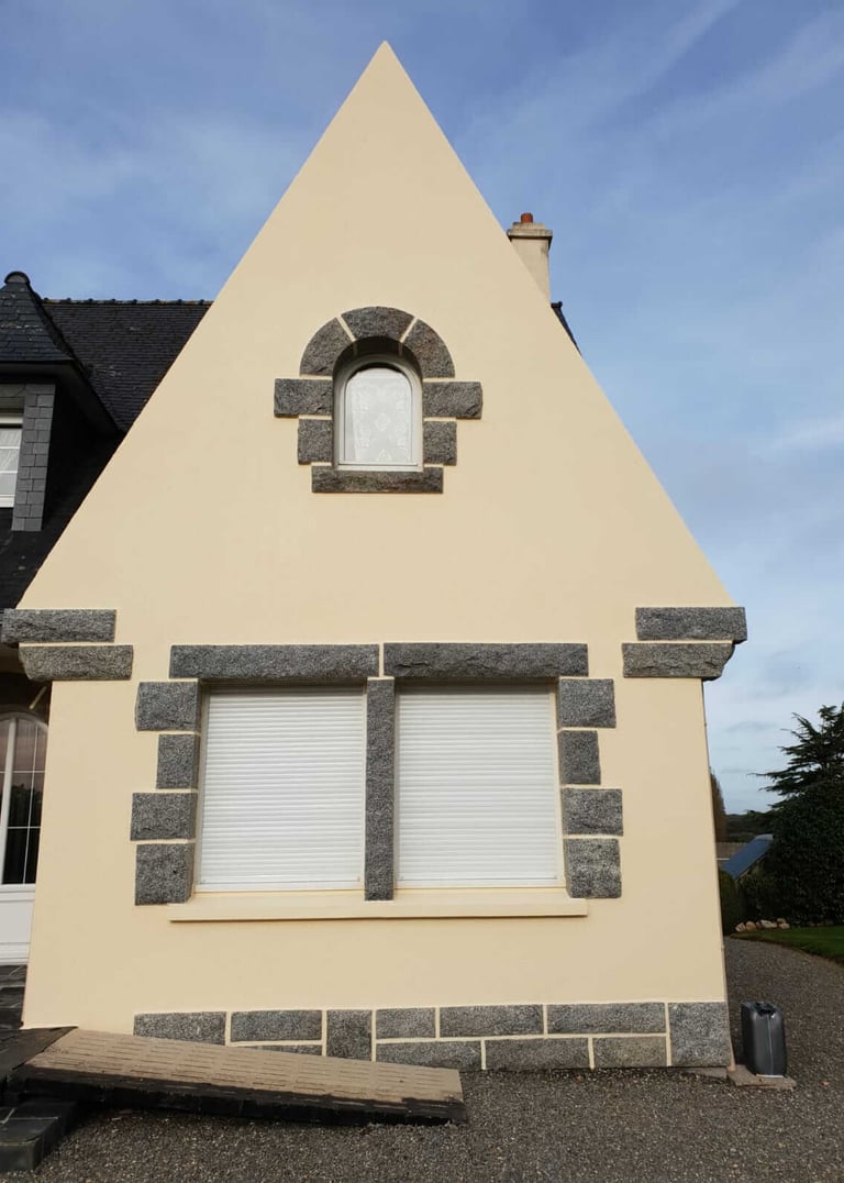 Maison entièrement rénovée avec une peinture minérale résistante aux intempéries