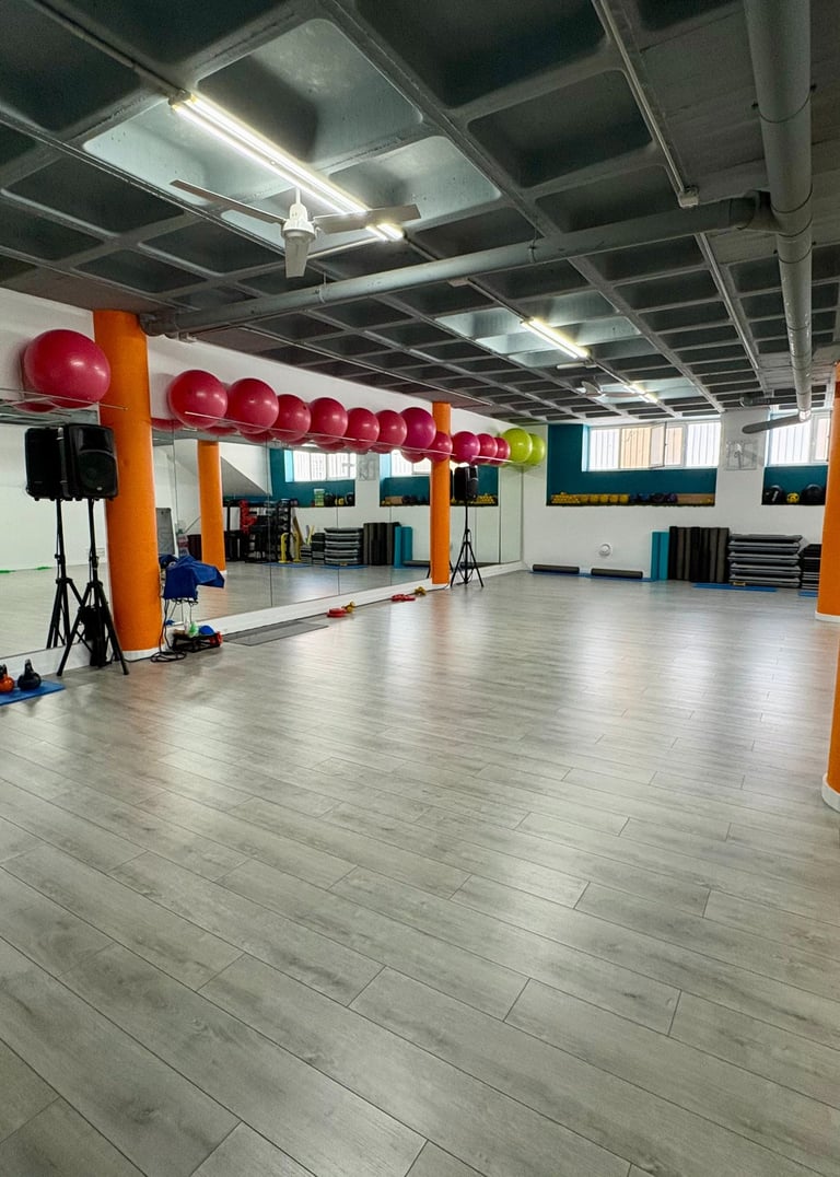 Zona actividades Gimnasio en Elda RST personal fitness