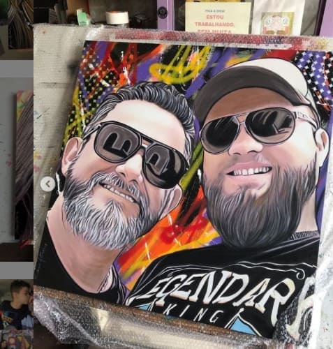 Decoração elegante com pintura personalizada, criando um ambiente acolhedor.
