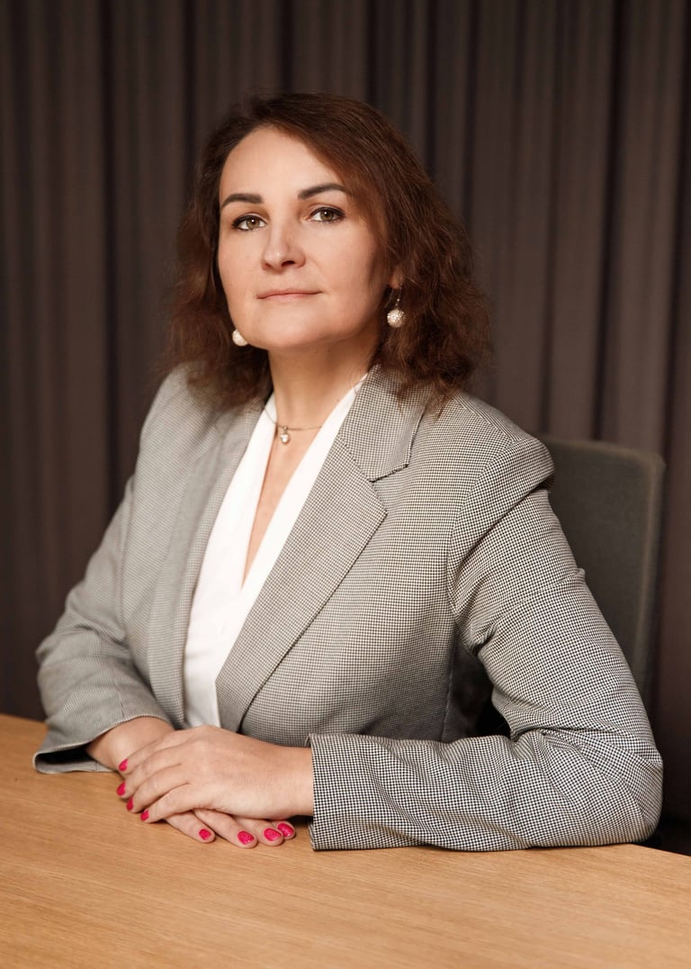 Profesionalūs verslo, linkedin portretai Vilniuje Kaune, dalykinė fotografija, asmeninis įvaizdis studijoje, darbo vietoje