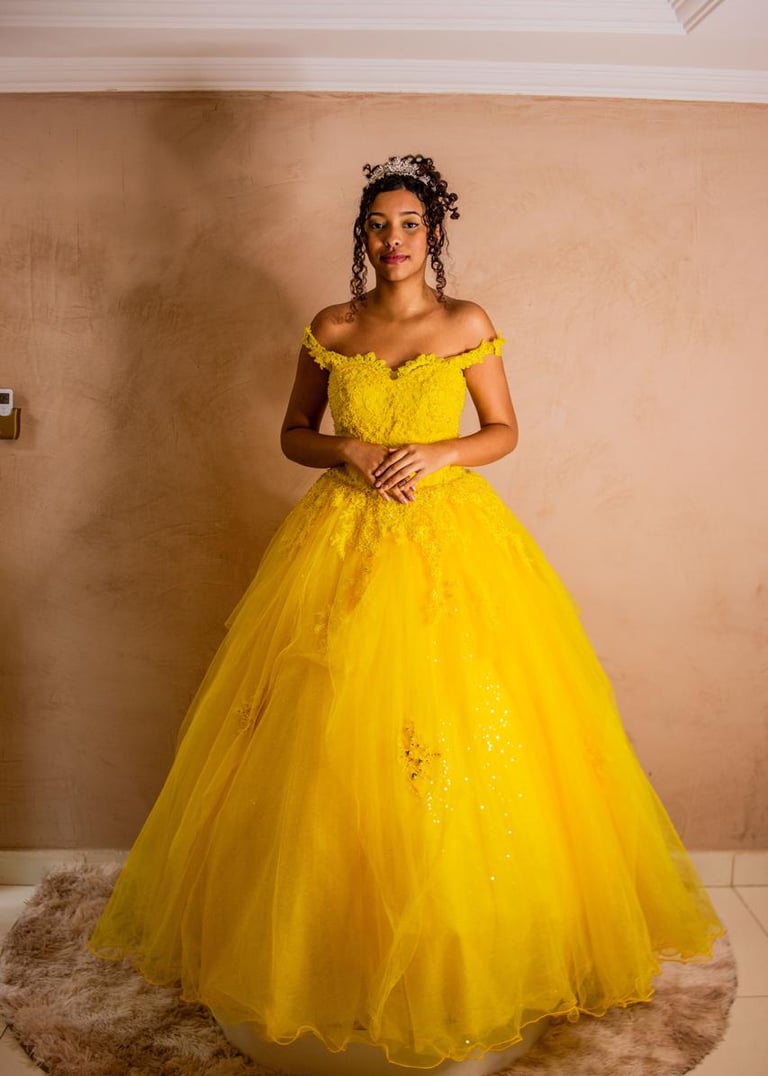 Vestido de debutante amarelo 15 anos - Soberana Recife