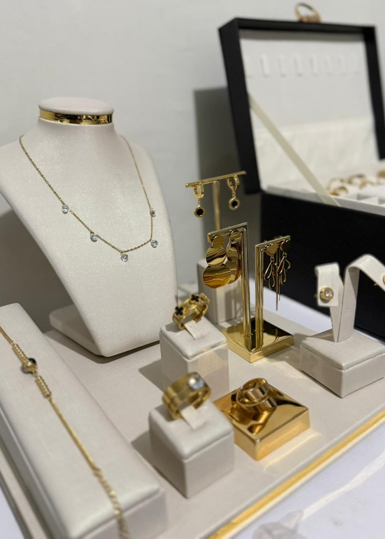 Alianças, cordões, pulseiras, anéis, brincos em m inox e hipoalergenicos