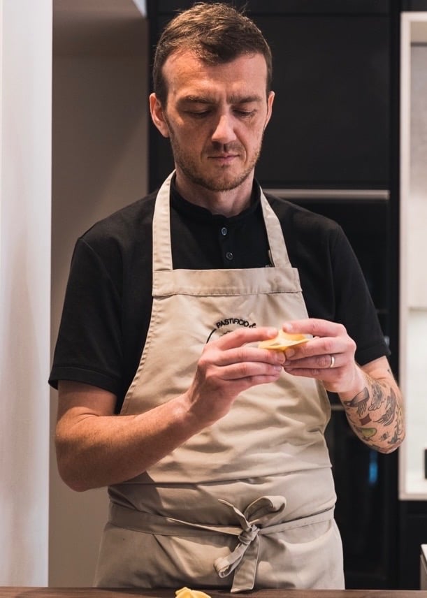 Alexis Vergnory chef de cuisine Pastificio e Risotteria faisant des pâtes fraîches