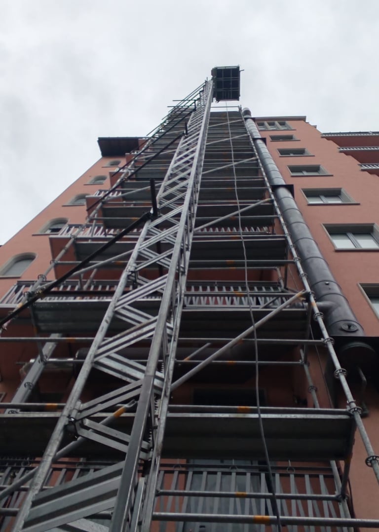 Ascensore montacarichi da cantiere