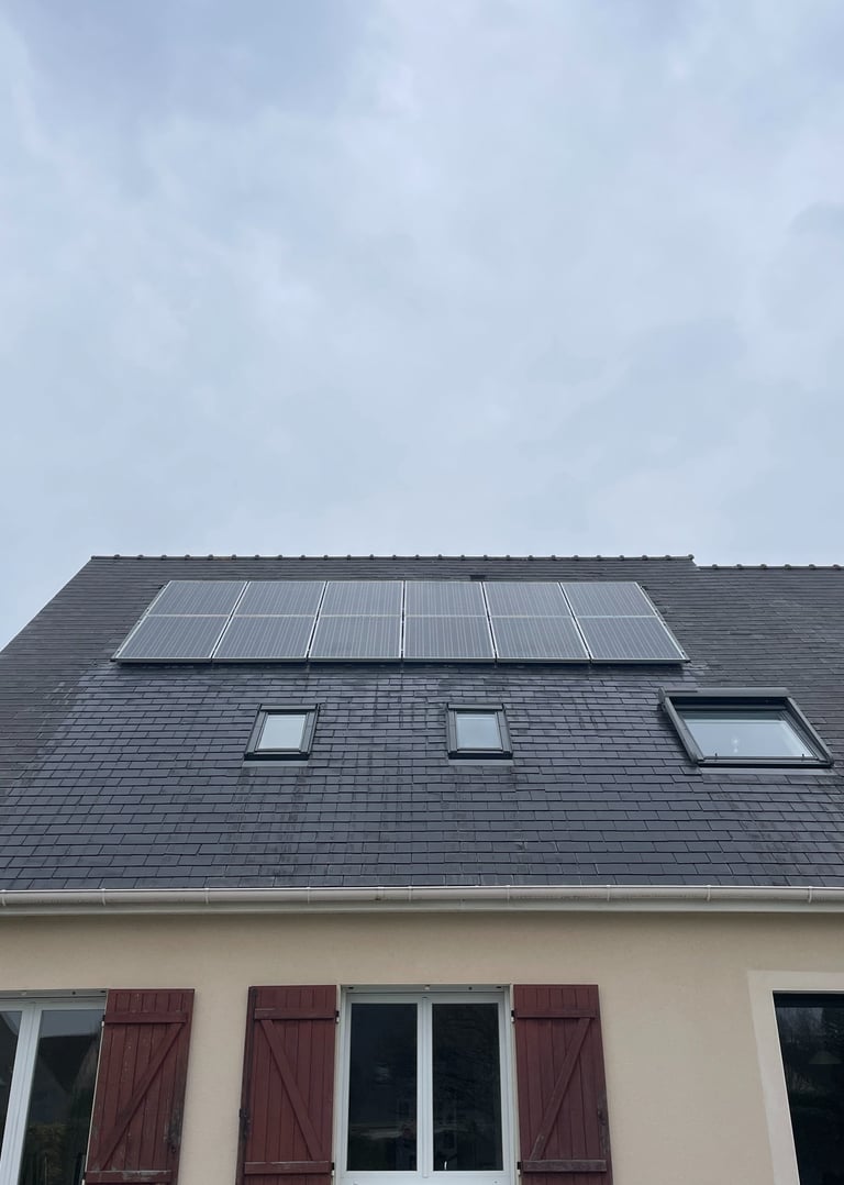 Panneaux solaires 6 kWc à Thouaré-sur-Loire, après nettoyage à l’eau pure, résultat impeccable