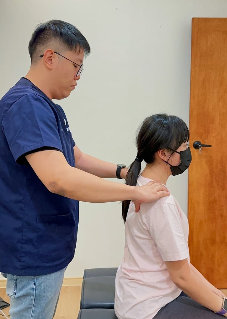Chiropractor assessing patient’s posture during chiropractic treatment at Sinisana Chiropractic.