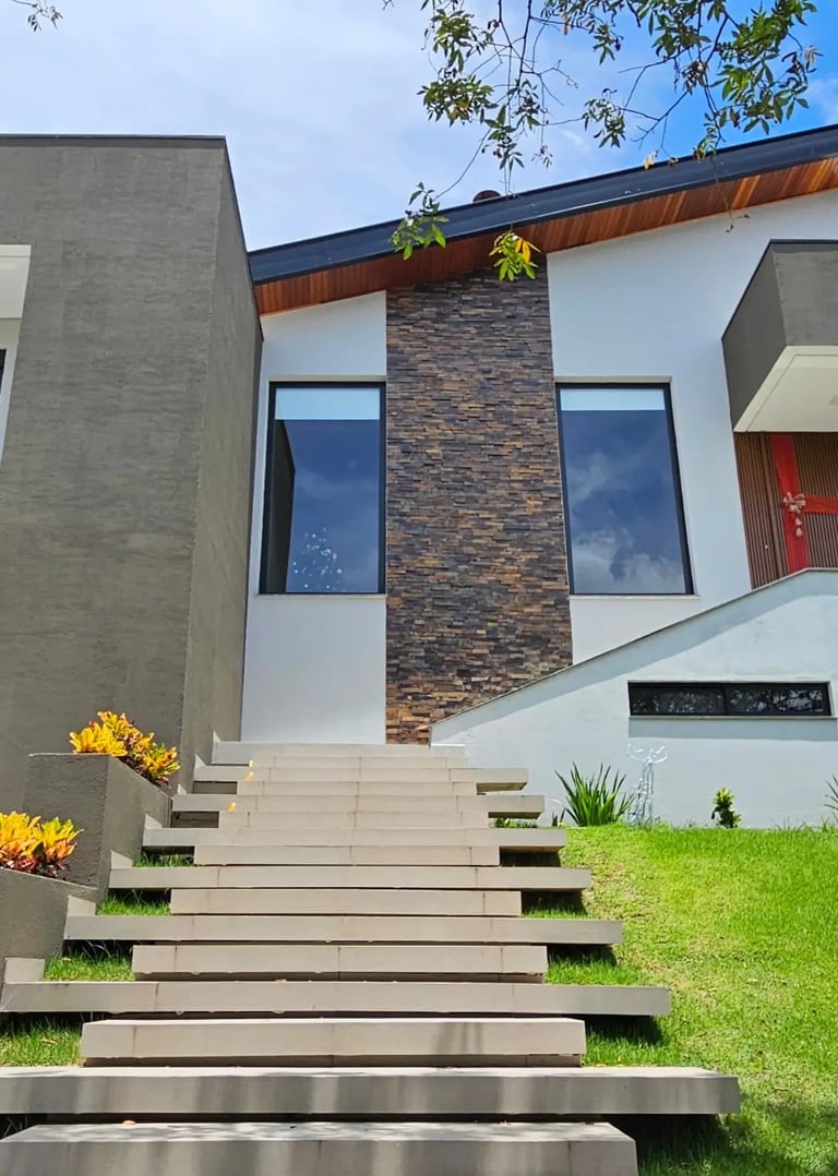 Revestimento Pedra Ferro legítima em ripas para fachadas no Anália Franco