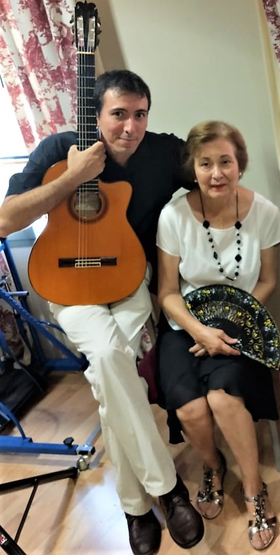 Paco Lomeña junto a su madre.