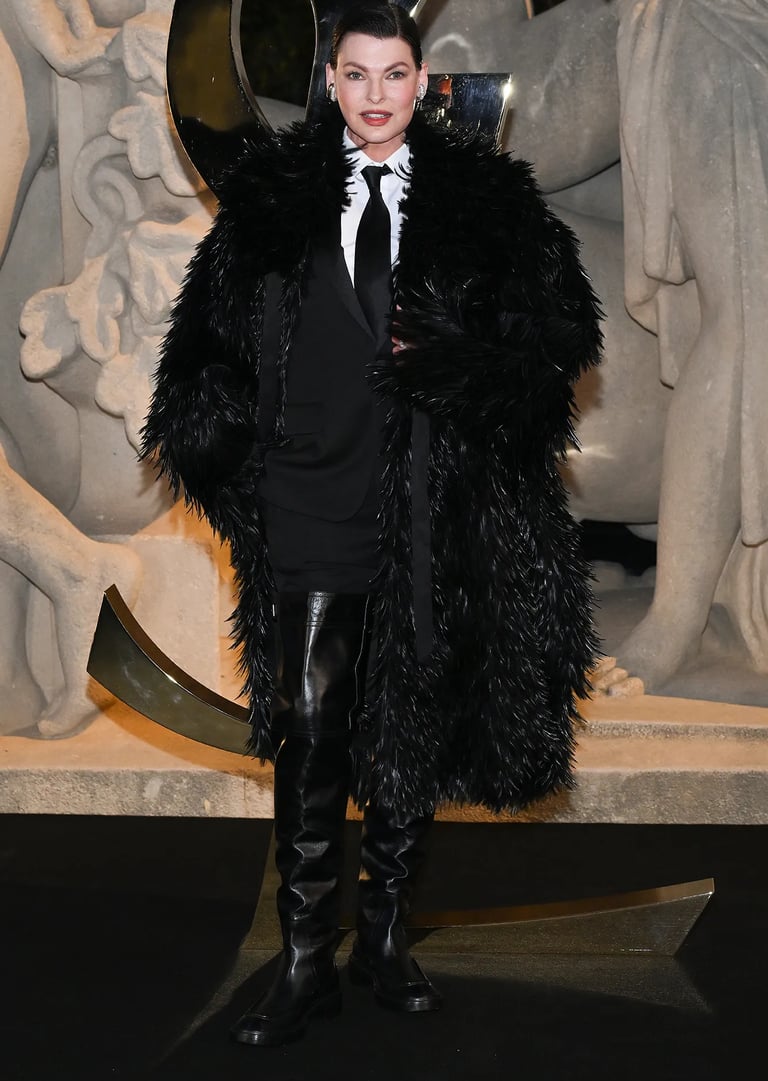 Linda Evangelista at Paris Fashion Week 2026 in black fur coat.