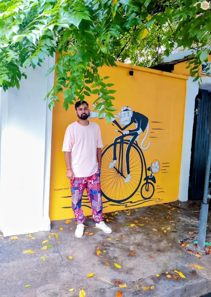 Café des Arts mural in White Town, Pondicherry.