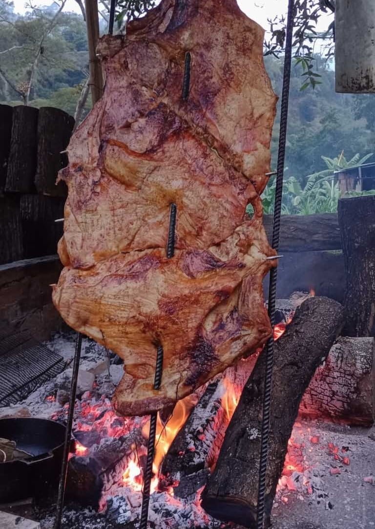 Carne a La llanera, asada en leña, Restaurante Bellaaroma Cajamarca Tolima