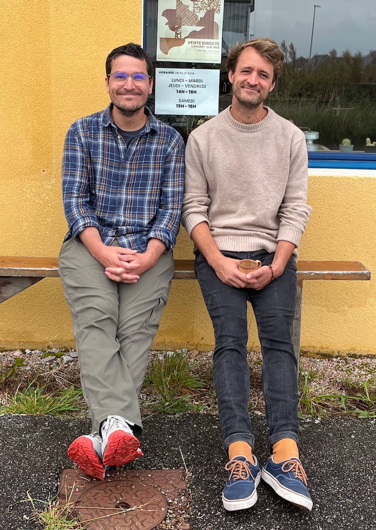 Sur la presqu'île de Crozon. Merci à Antoine pour cette photo devant sa torréfaction : Café Sable