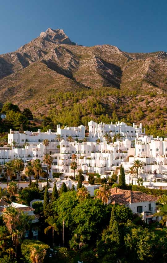 Fotografia de drone de jardines colgantes, realizada en marbella por la productora audiovisual 235studios