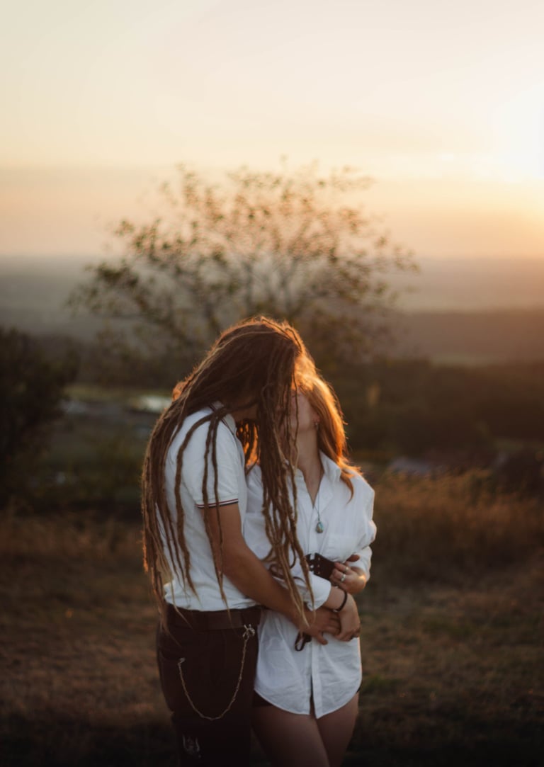 K & M Coupleshoot Sonnenuntergang Kuss