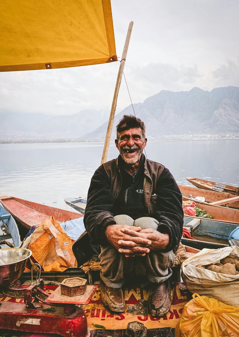 joshua tours-kashmir-trip-shikara boat ride
