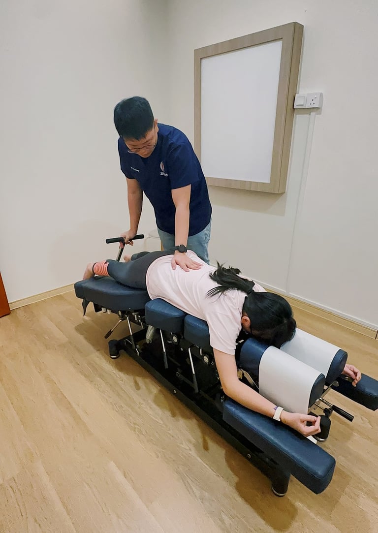 Chiropractor performing spinal adjustment on female patient at Sinisana Chiropractic clinic.