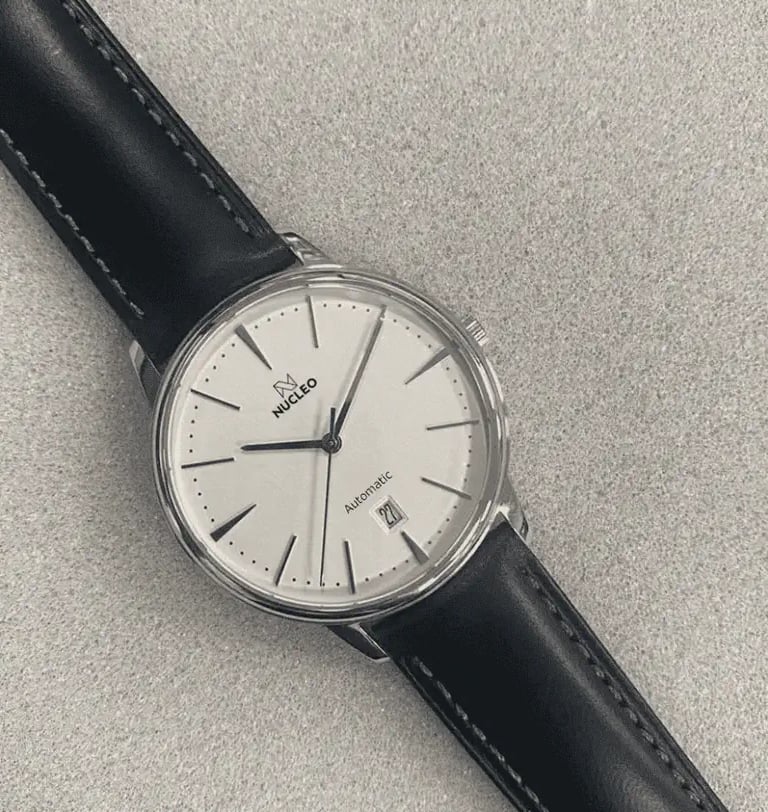 Gli orologi DRESS sono pensati per cerimonie e contesti formali linee sottili e minimaliste