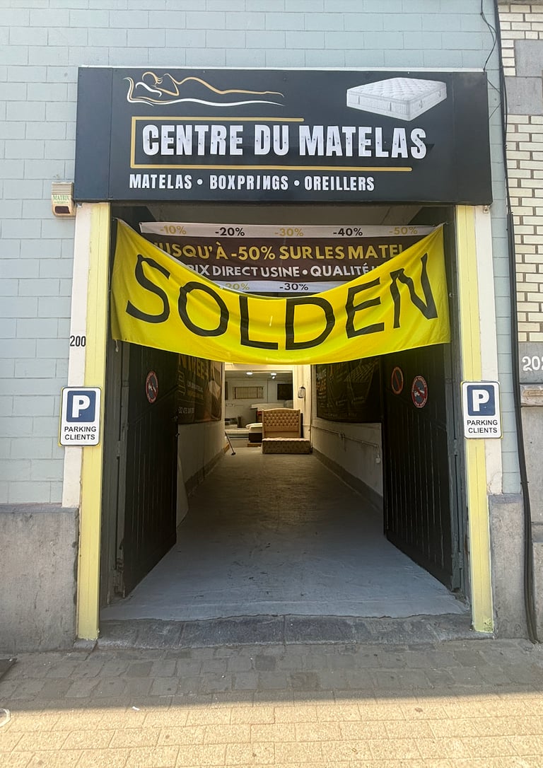 Entrée du showroom Centre du Matelas à Bruxelles spécialisé en matelas et boxsprings