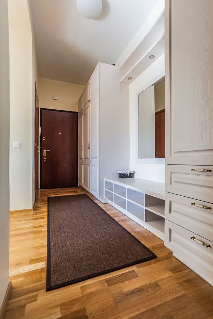 Bespoke wardrobe in entrance