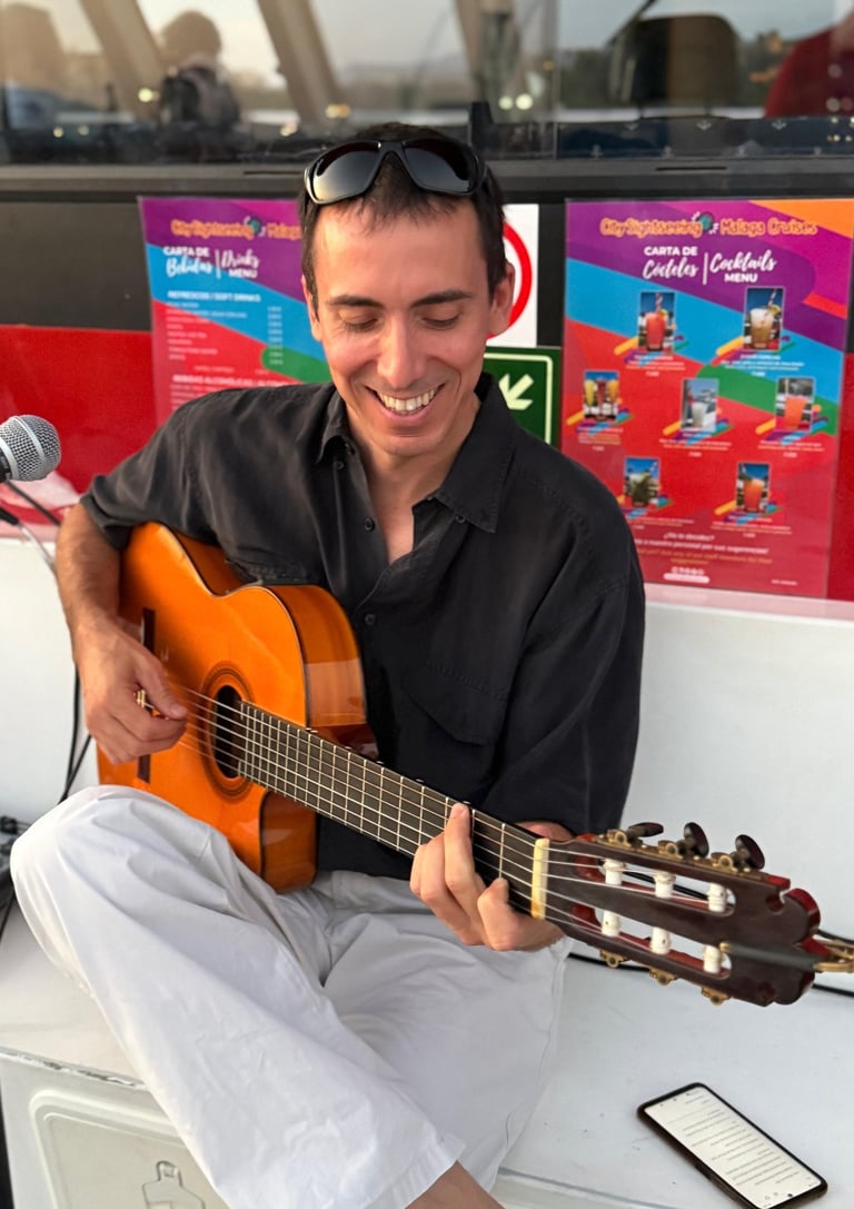 Paco Lomeña en el barco de City Sightseeing Málaga