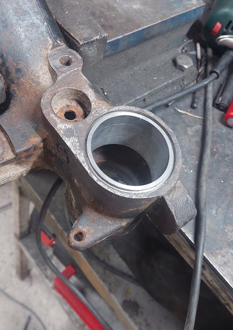 Utiskivanje čelične čaure u gusani rukavac