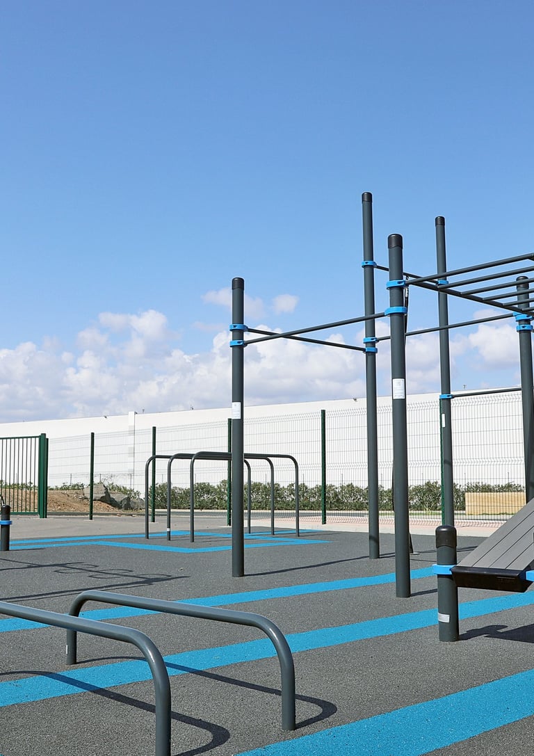 Parc de Street Workout Kenguru Pro avec équipements multifonctions en extérieur