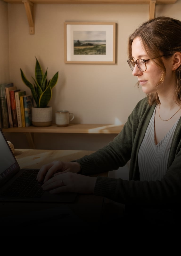 terapeuta organizando atendimento para atrair novos pacientes